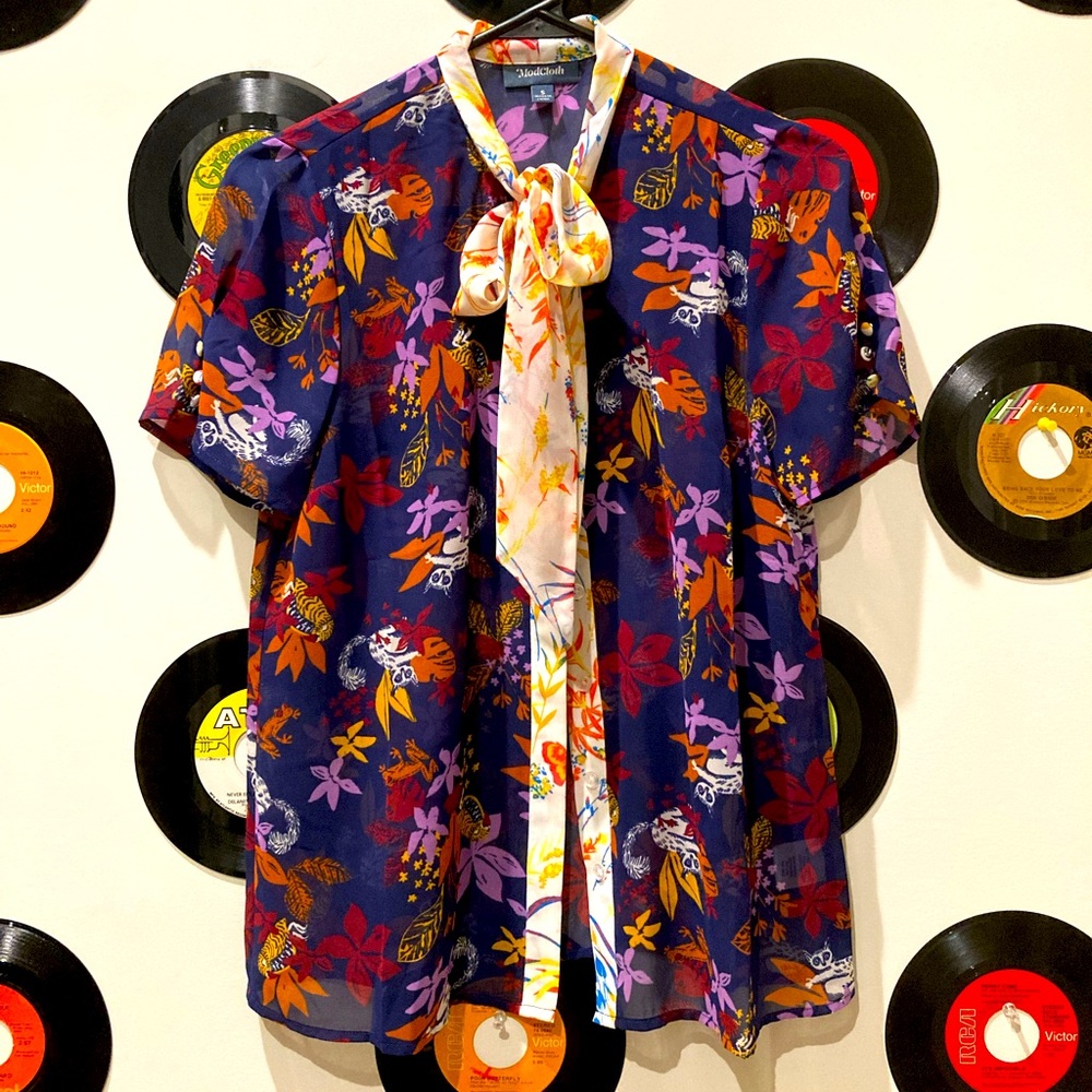 ✨ModCloth sheer with tie teacher blouse top